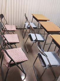 教室の椅子座布団