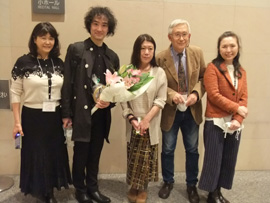 演奏後の田中正也氏（左から2人目）と筆者（右から2人目）