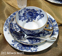 今月の表紙・ロモノーソフのティーカップ