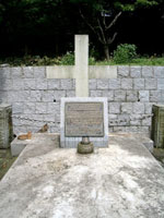 ２人の墓の全景