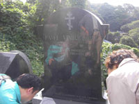 ヴィノグラドフ氏の墓にて