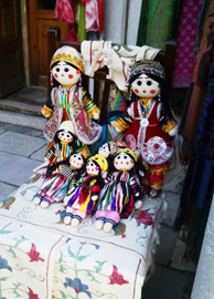 民族衣装姿の人形