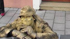 労働者の「ブロンズ像」…？