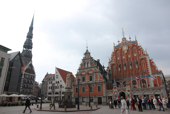 市庁舎広場、ブラックヘッドのギルド