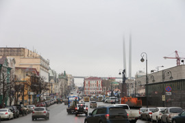 市内から望むザラトイ橋