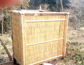 野趣あふれる屋外の風呂