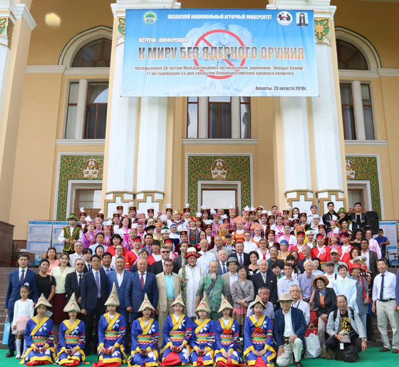 セミパラチンスク反核対話集会歓迎セレモニー