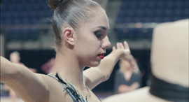 「オーバー・ザ・リミット 新体操の女王マムーンの軌跡」