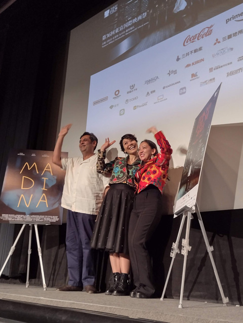 Q&Aで観客の声援に応える「マディーナ」登壇者