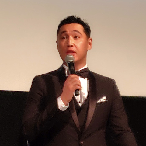 捜査官役のアレクセイ・シェメス