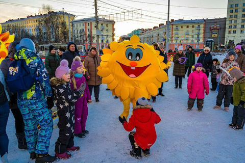 初日の出を記念して1月に開催される祭りの様子