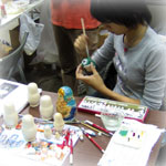 マトリョーシカの絵付け