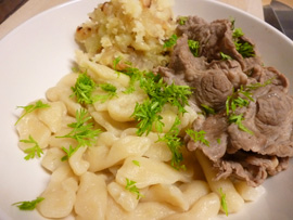 ジジ・ガルナシ（羊肉料理）