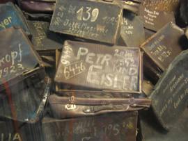 収容された人達のトランク