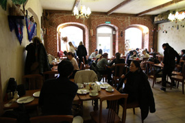 カフェ 「ウフ トゥイ ブリン！」