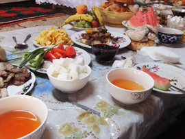 ユルタでの昼食